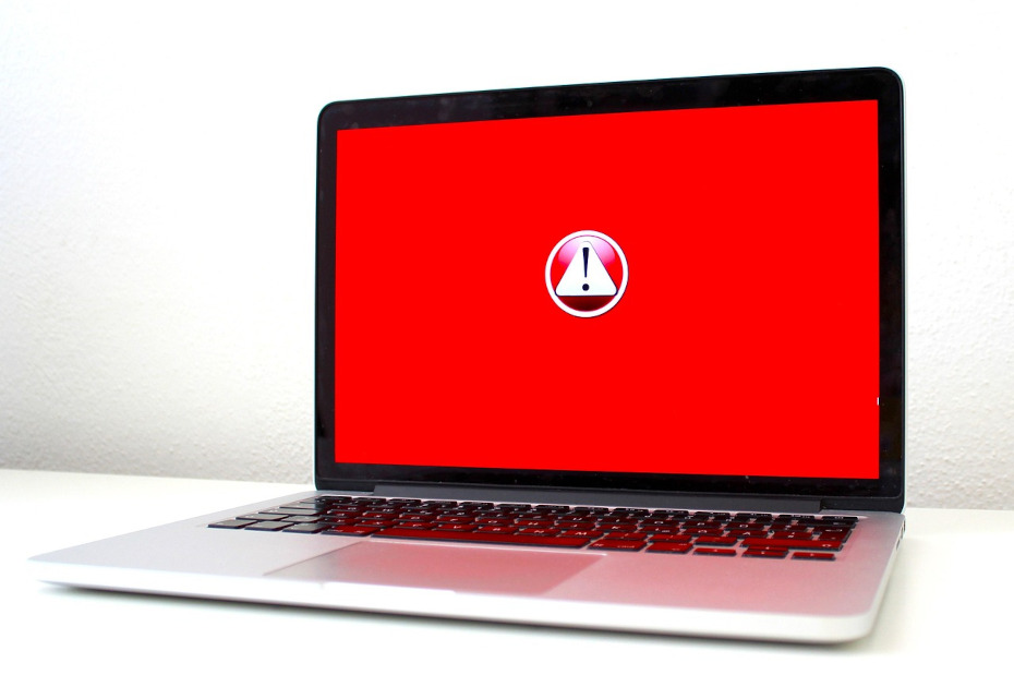 Imagem ilustrando um PC com a segurança comprometida.